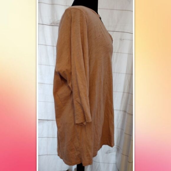 Torrid Distressed Keyhole T-shirt 3/4 Sleeve Size 3X - Picture 2 of 5